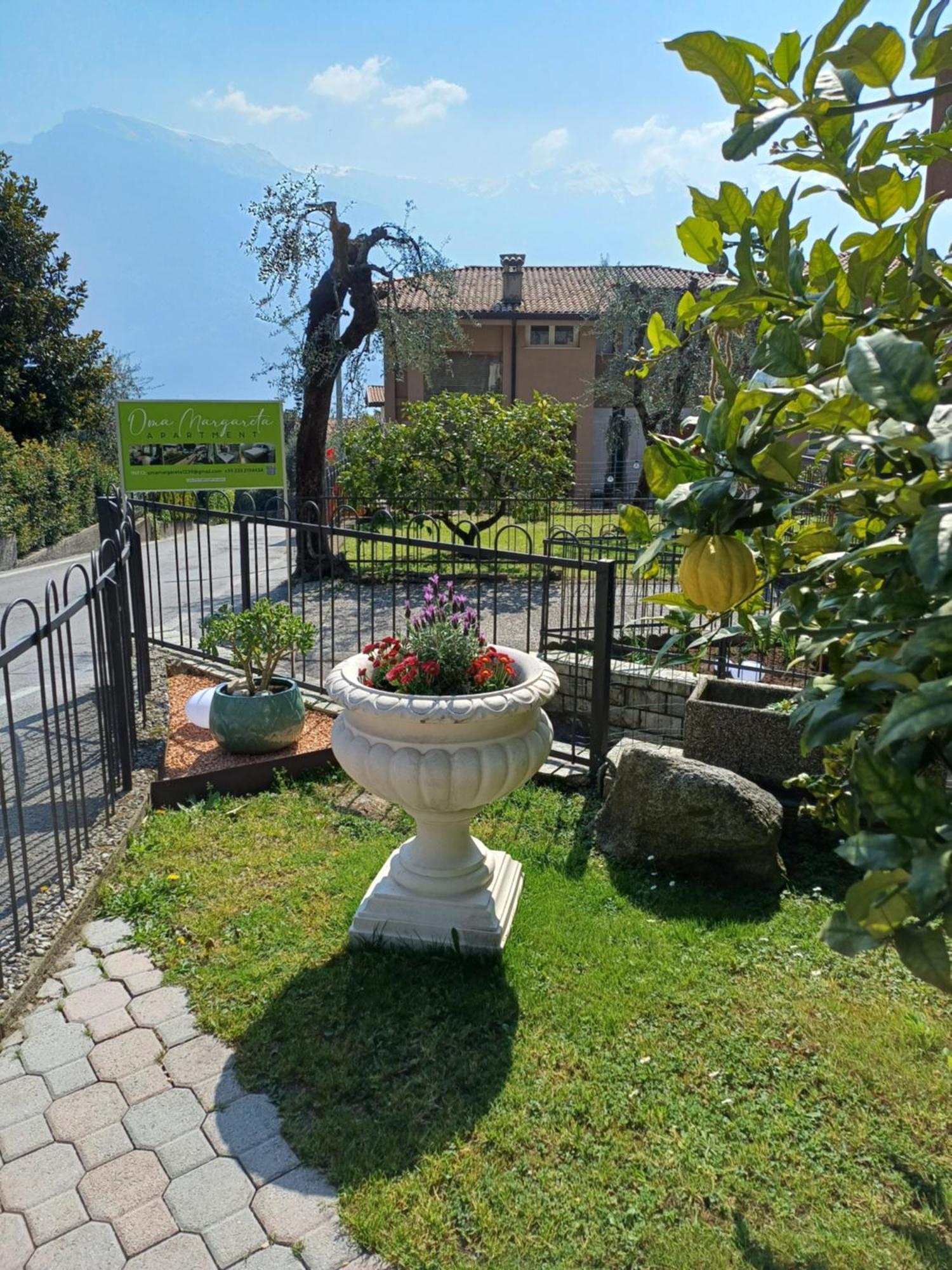 Oma Margareta Apartment Limone sul Garda Exterior foto
